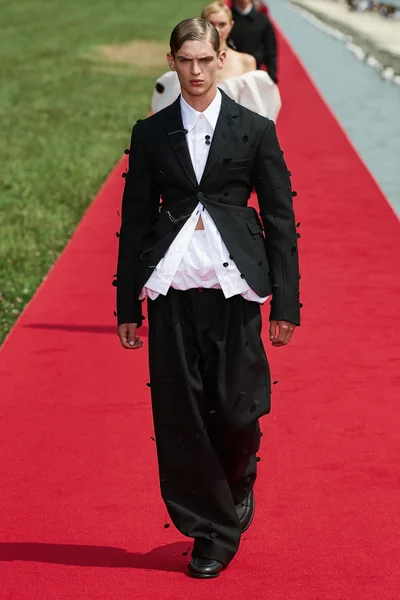 Look 25